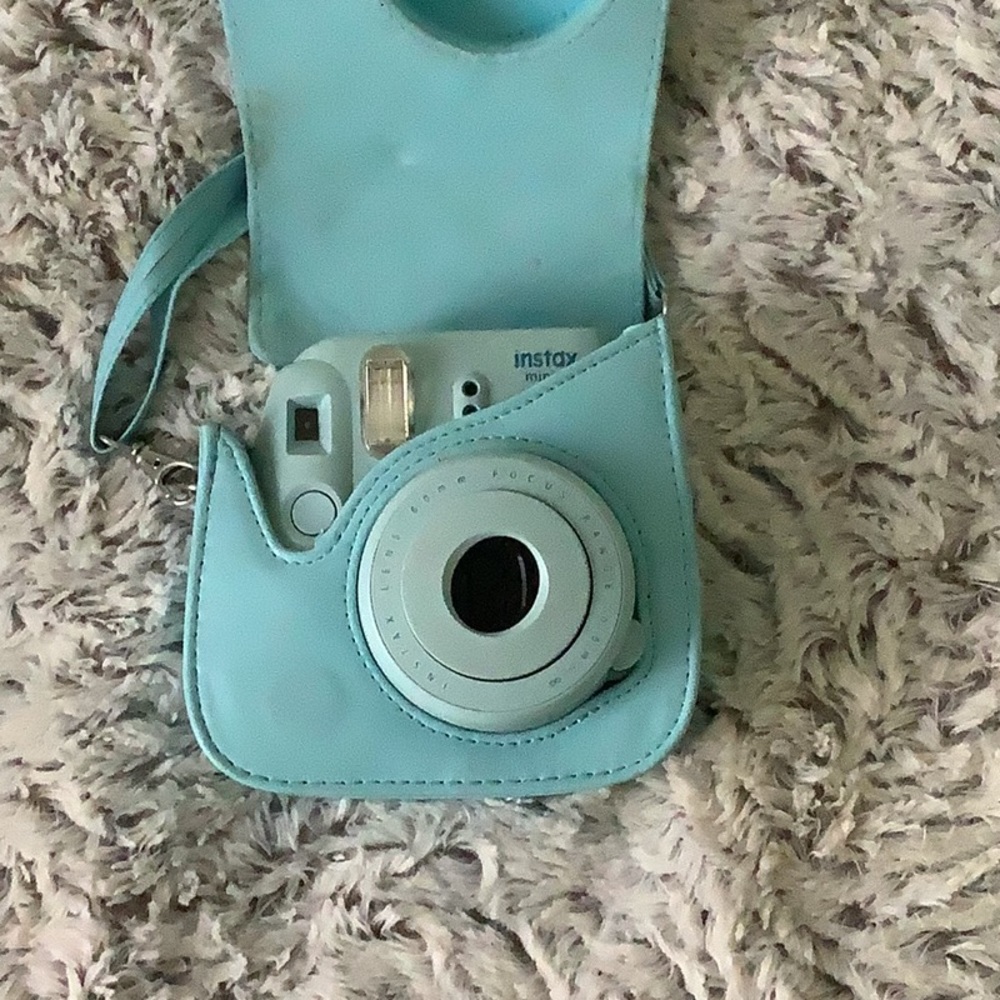 Blue Polaroid Camera! - Picture 2 of 3